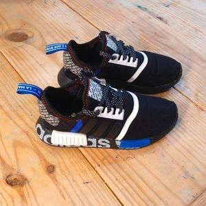 💥👉SALE👈💥ADIDAS BOOST NMD R1 Kids Sneakers Size 4